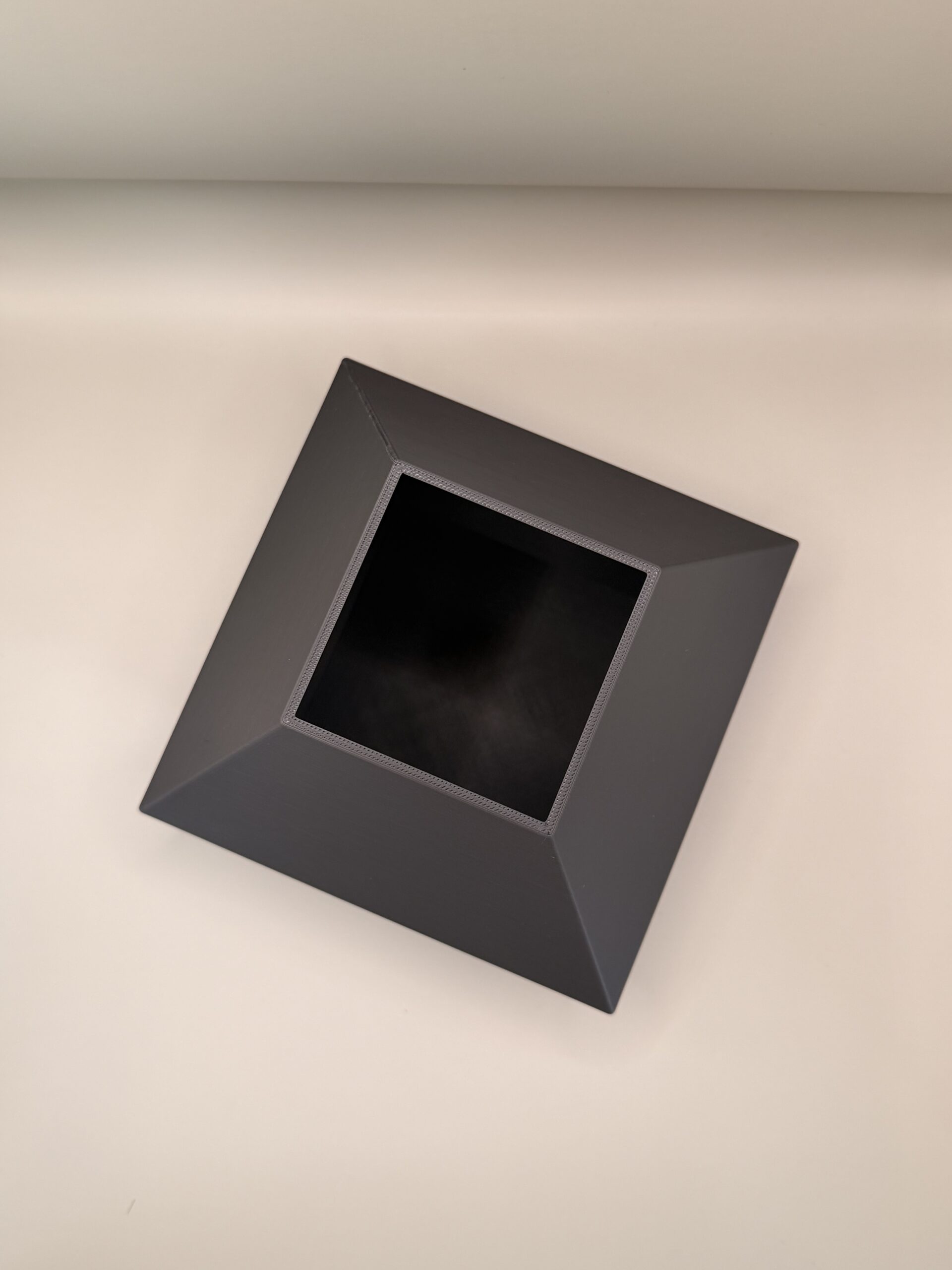 pyramide vase